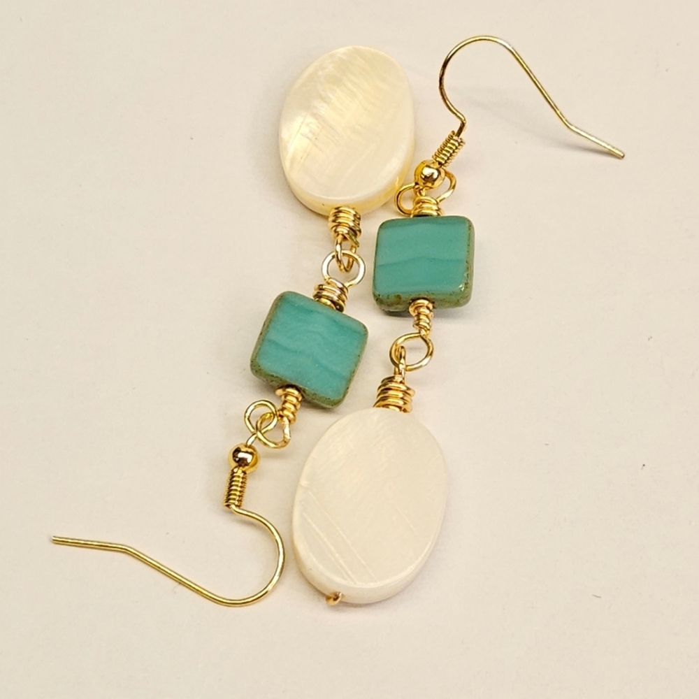 Mother of Pearl And Turquoise Glass Beaded Earrings - Picture 4 of 6